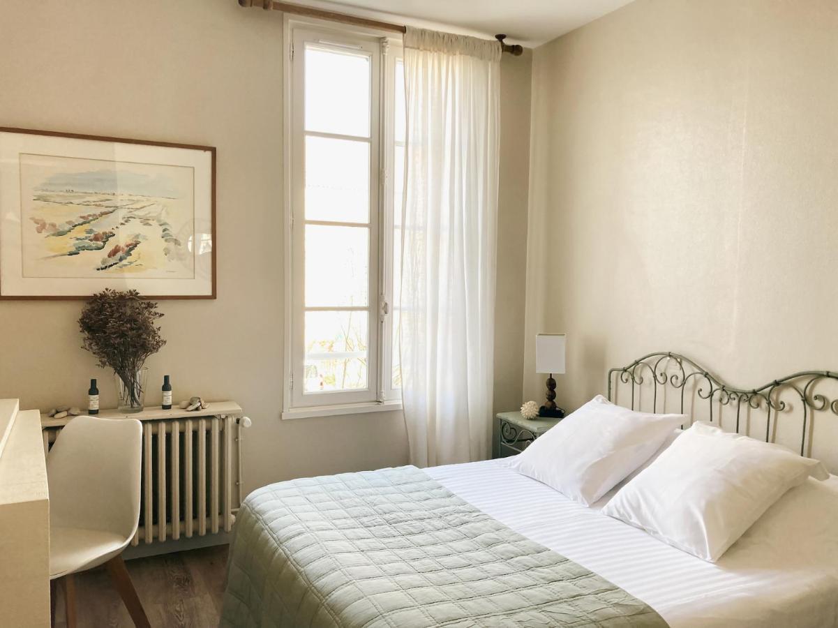 Le Chat Botte Saint-Clement-des-Baleines Luaran gambar